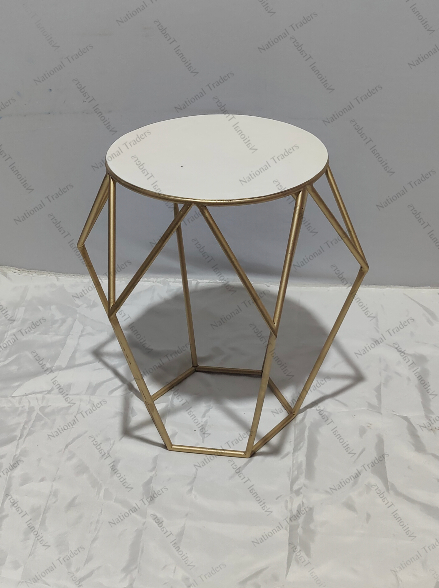 DIAMOND TABLE